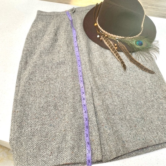 PURE VIRGIN WOOL vintage skirt w herringbone fine pattern & cottage core vibe - Picture 12 of 15